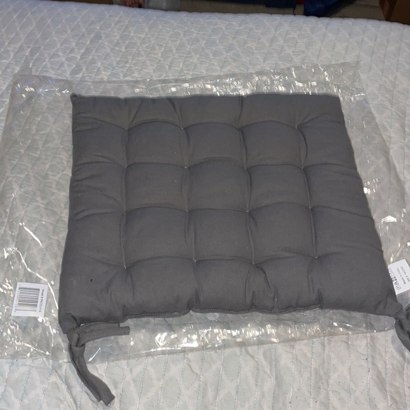 Chair cushion, new in package - Picture 2 of 5